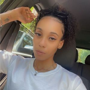 Meet your Posher, Ebony